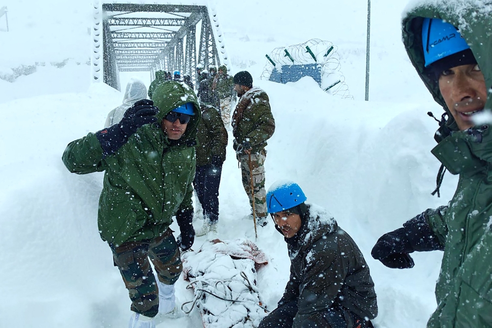In this handout photograph taken on March 1, 2025 and released by the Department of Information and Public Relations (DIPR) Uttarakhand, security personnel conduct a rescue operation. (Photo by DIPR Uttarakhand / AFP) 