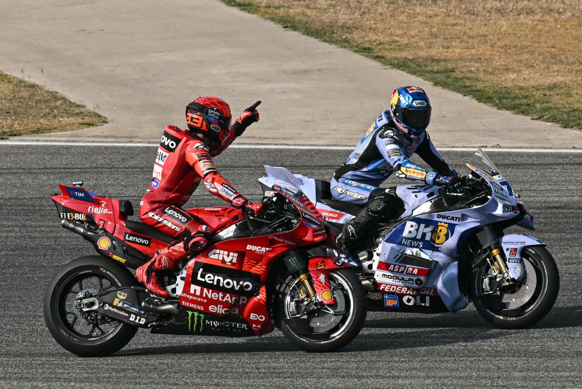 Winner Ducati Lenovo's Spanish rider Marc Marquez (L) and second-placed BK8 Gresini Racing MotoGP's Spanish rider Alex Marquez (R) celebrate after the MotoGP Thailand Grand Prix at the Buriram International Circuit in Buriram on March 2, 2025. (Photo by MOHD RASFAN / AFP)