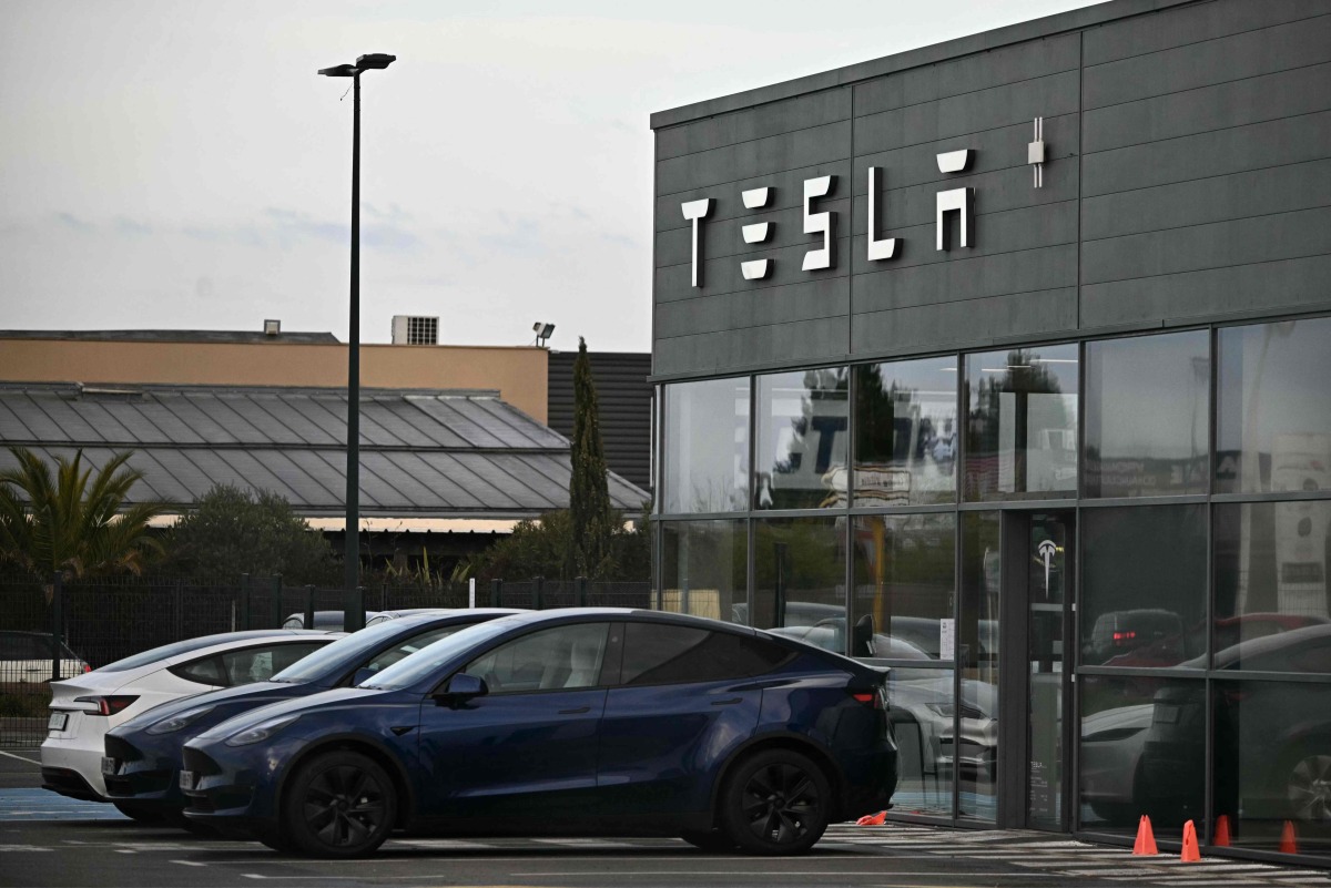 Tesla cars are seen parked in front of a Tesla dealership where 12 Tesla vehicles were damaged in a blaze caused by an alleged arson attack in the early hours of the morning, in Plaisance-du-Touch, near Toulouse, southwestern France, on March 3, 2025. (Photo by Lionel BONAVENTURE / AFP)
