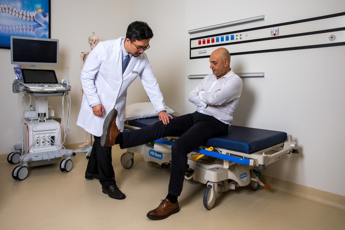 Dr. Youngwoong Back during a therapy session.