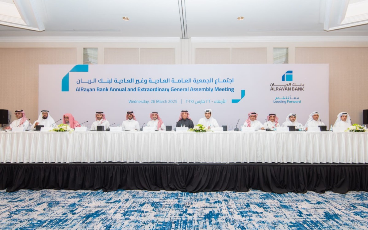 Chairman of the Board of AlRayan Bank H E Sheikh Mohamed bin Hamad bin Qassim Al Thani with Board of Directors during the meeting.