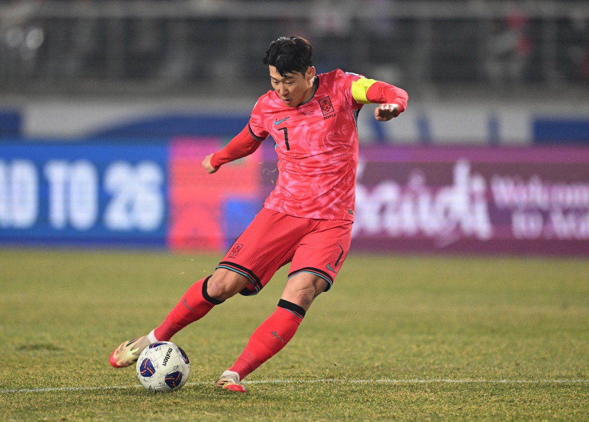 South Korea's Son Heung-min takes a free kick during the World Cup 2026 Asian qualifier football match between South Korea and Oman in Goyang on March 20, 2025. (Photo by Jung Yeon-je / AFP)
