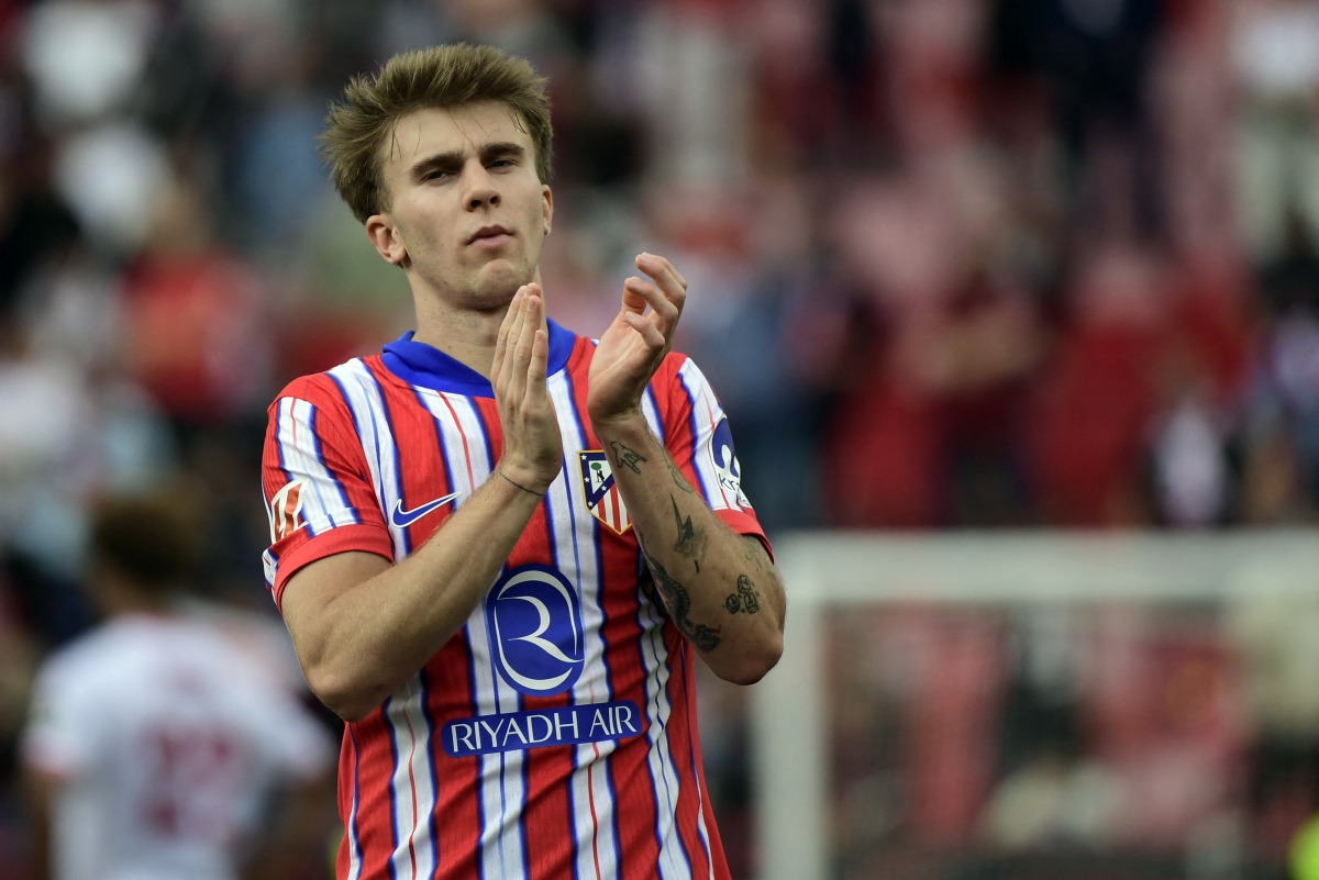 Atletico Madrid's Spanish midfielder #08 Pablo Barrios celebrates at the end of the Spanish league football match between Sevilla FC and Club Atletico de Madrid at the Ramon Sanchez Pizjuan stadium in Seville on April 6, 2025. Photo by CRISTINA QUICLER / AFP.