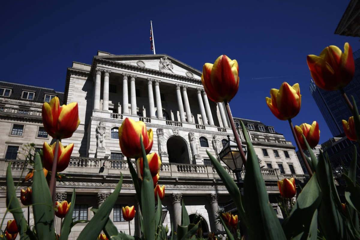 Tulips are pictured in front of the Bank of England, in central London, on April 7, 2025. Photo by BENJAMIN CREMEL / AFP.