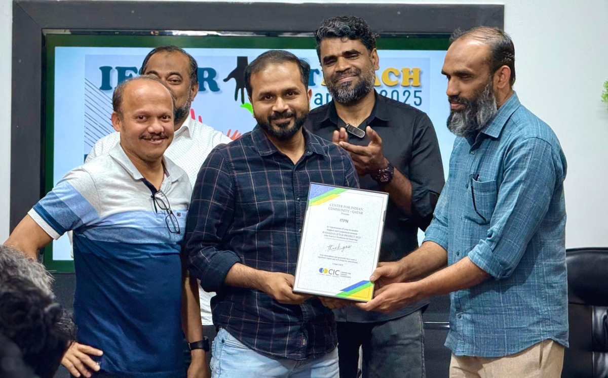 ITPN receiving memento from TK Sudheer.