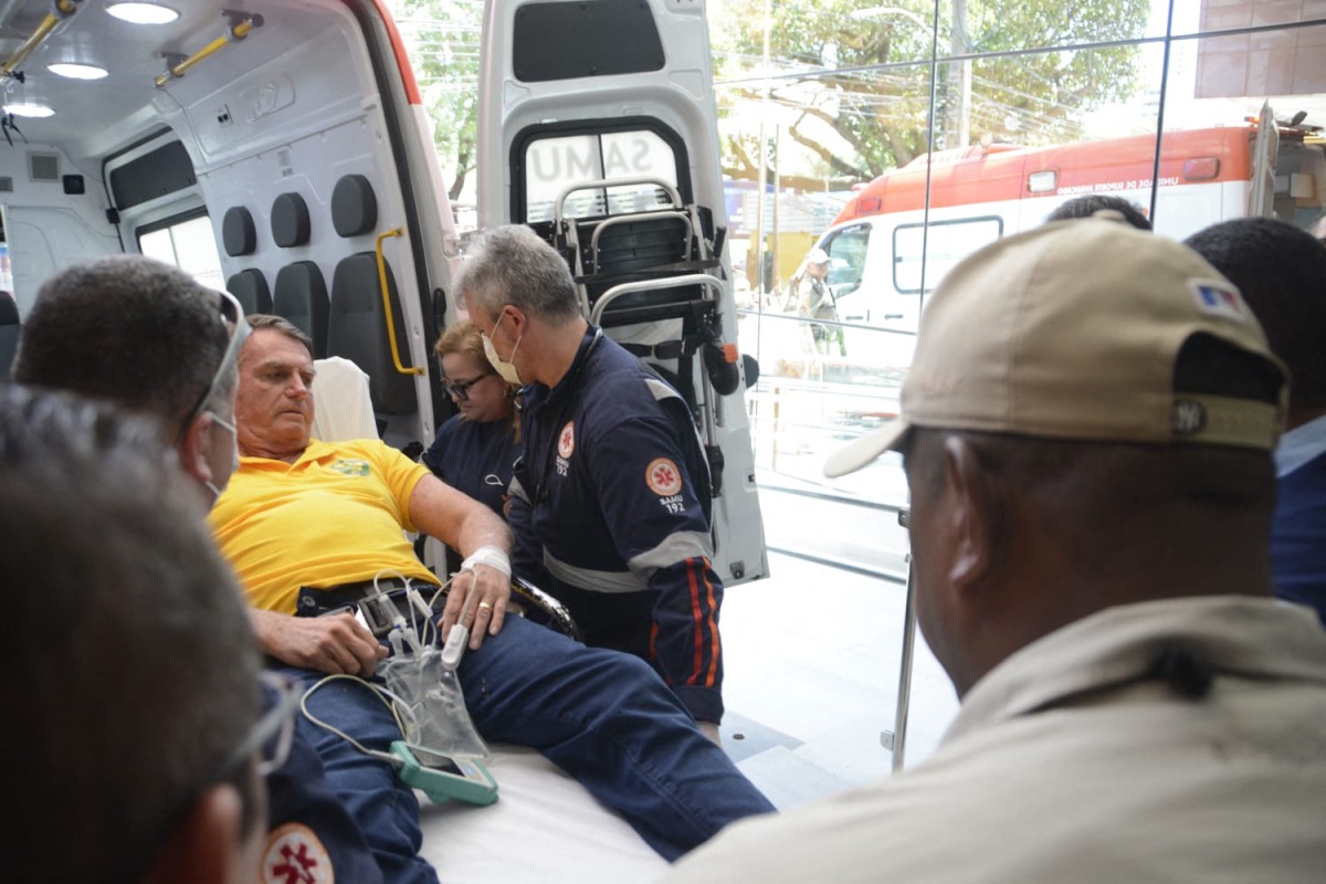 Former Brazilian president Jair Bolsonaro arrives by ambulance at the Rio Grande Hospital in Natal, Rio Grande do Norte state, Brazil on April 11, 2025. (Photo by MAGNUS NASCIMENTO / AFP)
