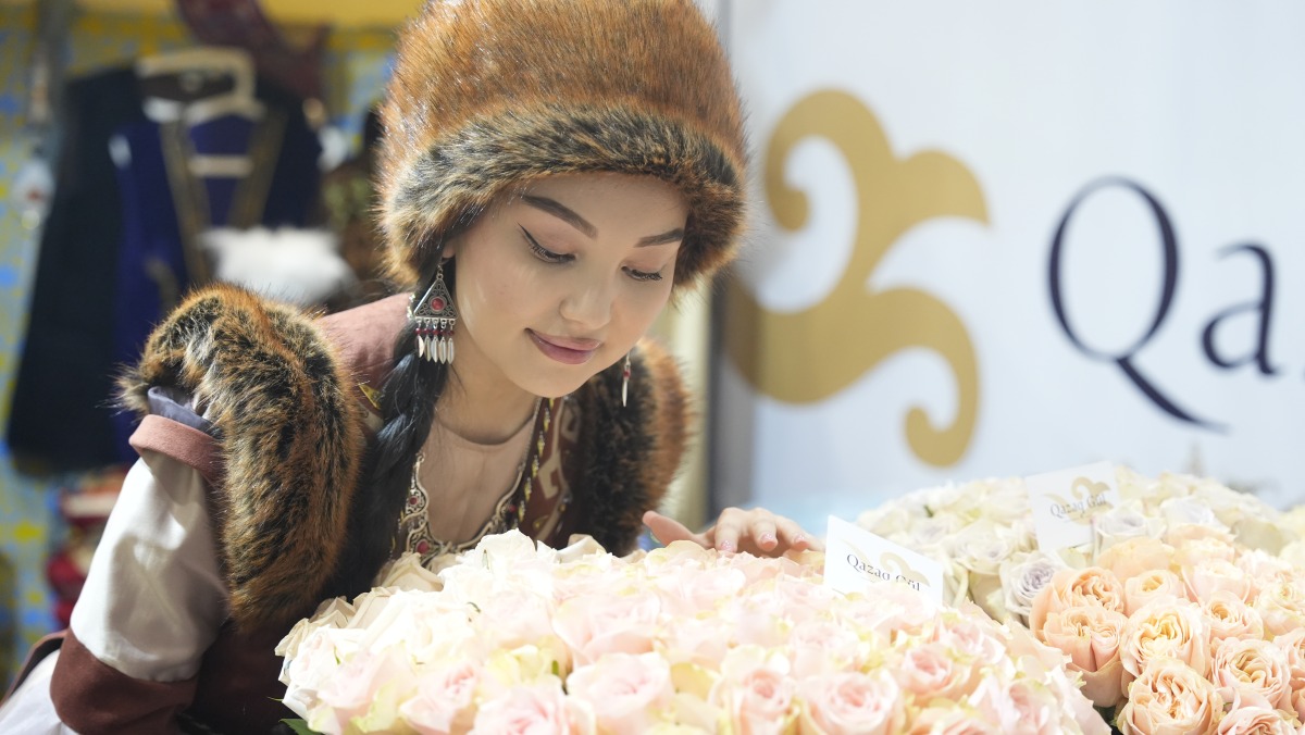 A woman views a bouquet at the International Exhibition of Floriculture and Green Industry in Astana, Kazakhstan, April 8, 2025. (Photo by Kalizhan Ospanov/Xinhua)
