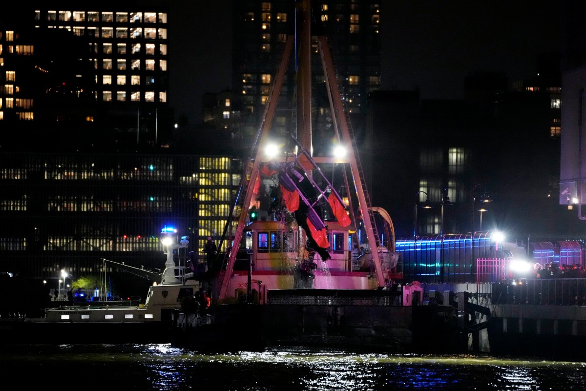 The wreckage of a helicopter is removed from the water after crashing into the Hudson River, in the Newport neighborhood of Jersey City, New Jersey, on April 10, 2025. (Photo by Leonardo Munoz / AFP)
