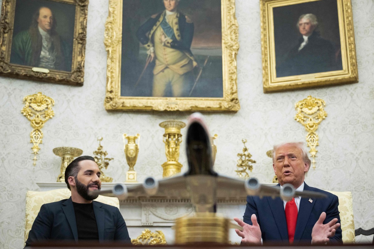 US President Donald Trump meets with El Salvador's President Nayib Bukele in the Oval Office of the White House in Washington, DC, April 14, 2025. (Photo by Brendan Smialowski / AFP)
