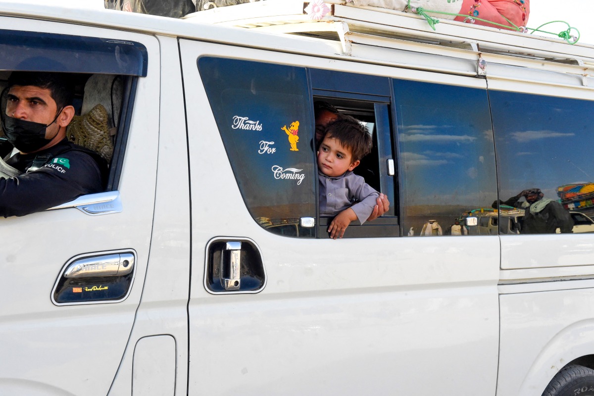 Photo used for representational purposes. A policeman escorts a van carrying Afghan refugees from a camp in Panjpai area on the outskirts of Quetta on April 16, 2025. Photo by Banaras KHAN / AFP.
