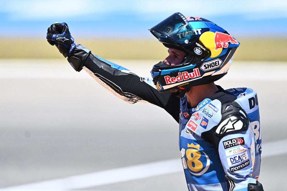 Gresini Racing MotoGP's Spanish rider Alex Marquez celebrates after winning the MotoGP Spanish Grand Prix at the Jerez racetrack in Jerez de la Frontera, on April 27, 2025. (Photo by JORGE GUERRERO / AFP)