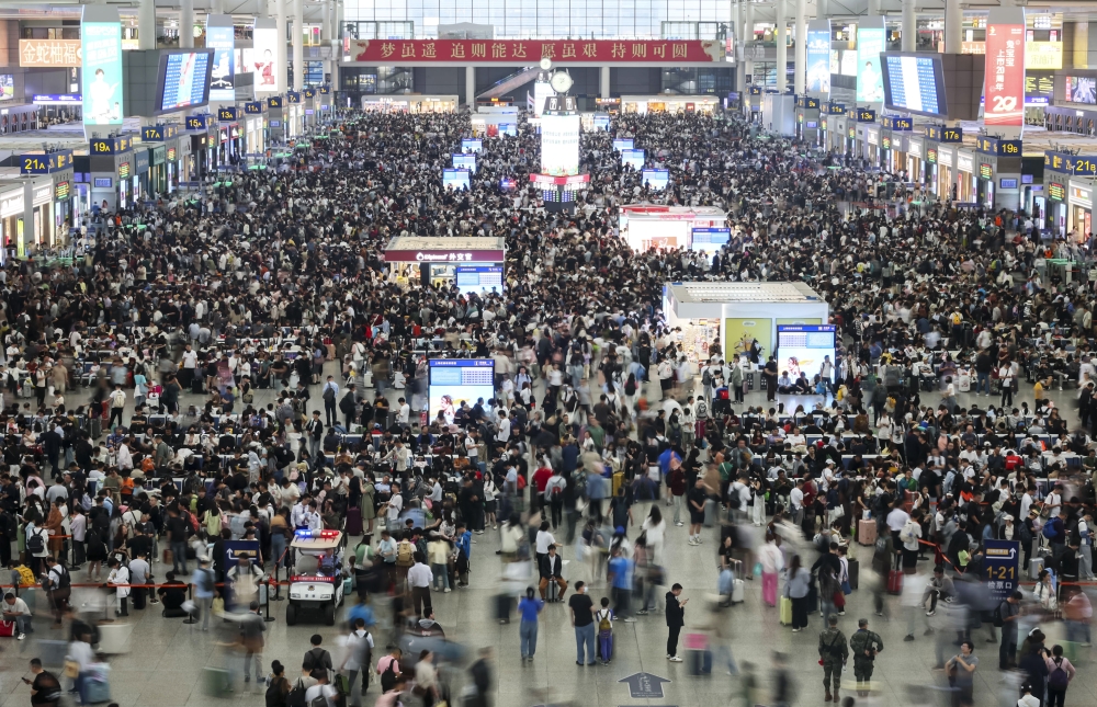 Passengers wait at the departure hall of Hongqiao Railway Station in east China's Shanghai on the first day of the May Day holiday, May 1, 2025. (Xinhua/Wang Xiang)