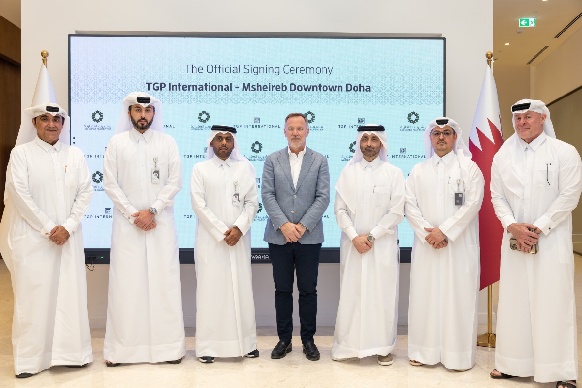 Msheireb Properties CEO, Eng. Ali Al Kuwari and others at the signing ceremony.