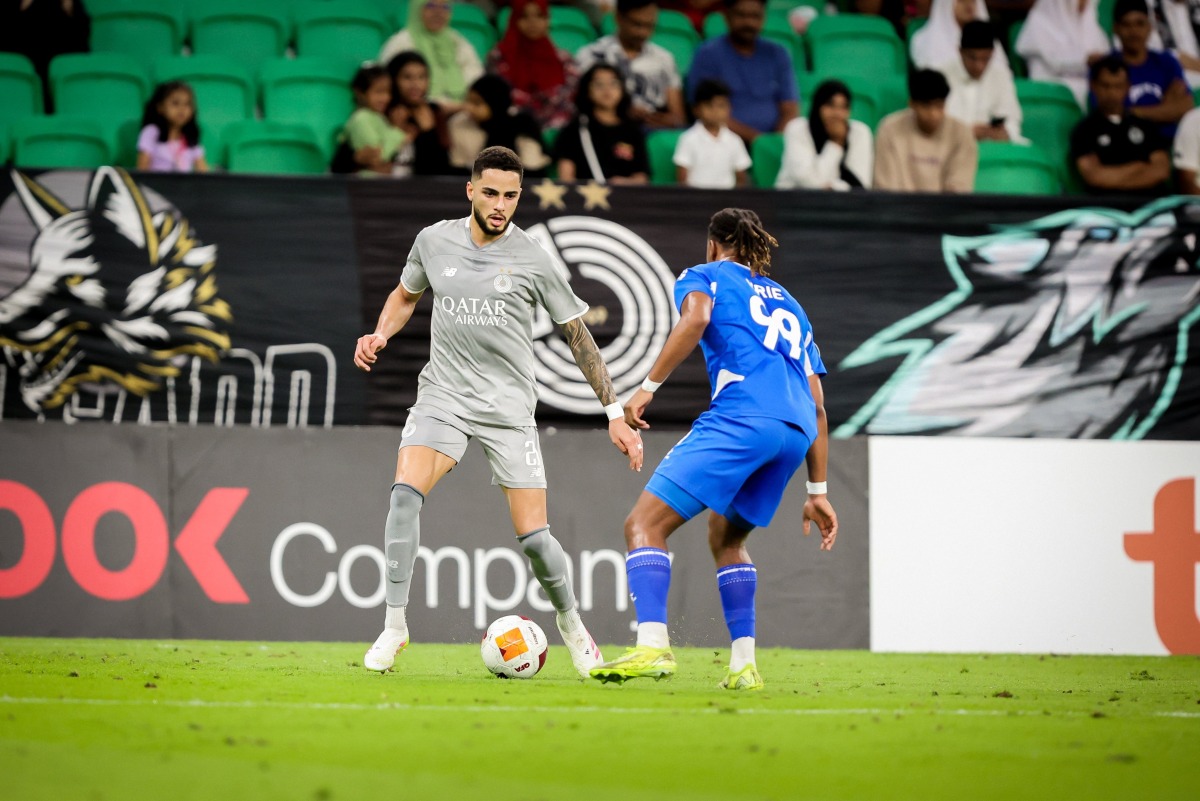 Al Sadd's Giovani (left) in action against Al Kharaitiyat's Axel Paul Urie yesterday. 