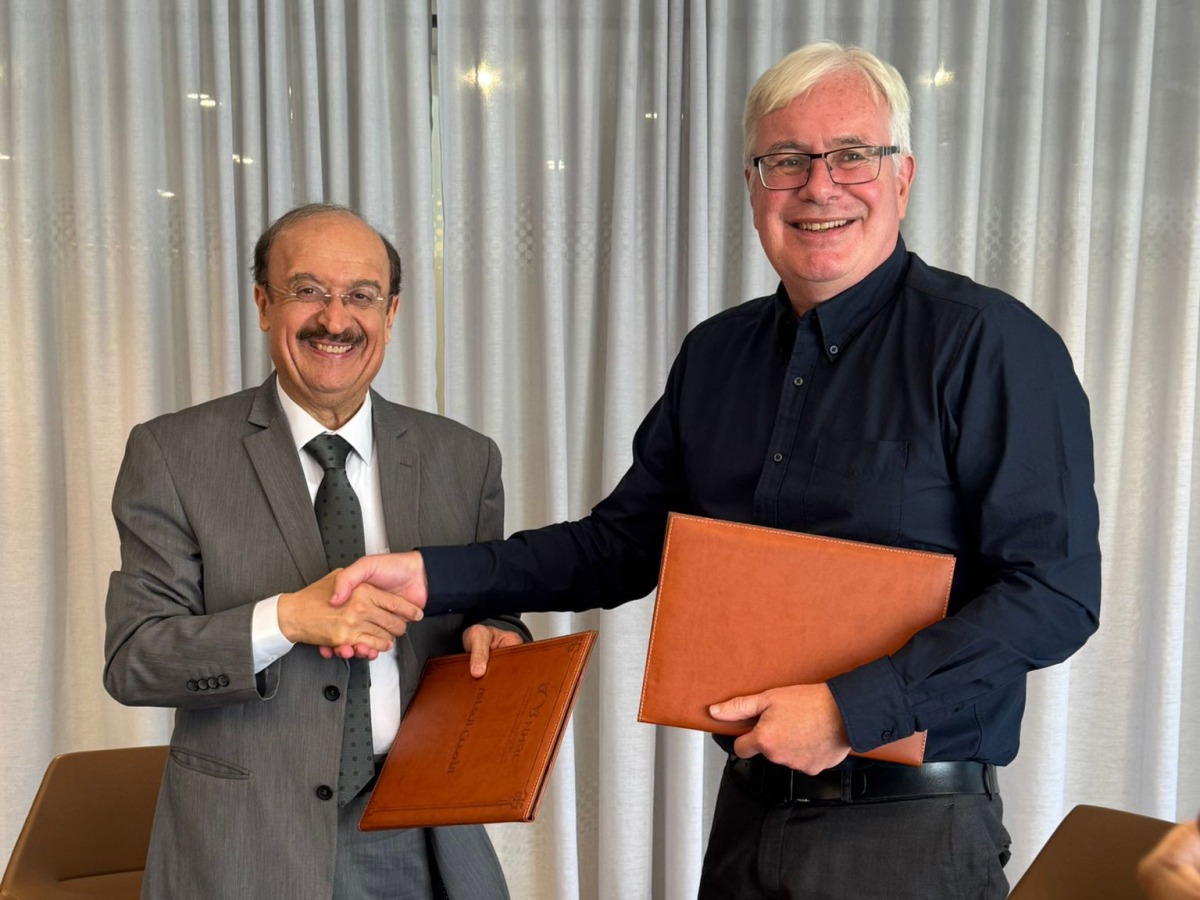 Vice-Chairman of NHRC H E Dr. Mohammed bin Saif Al-Kuwari  with Kieren Fitzpatrick, Director of the Asia-Pacific Forum of National Human Rights Institutions during the signing of the MoC.