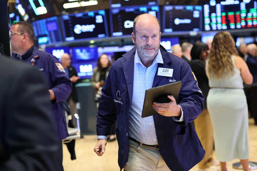 Traders work on the floor of the New York Stock Exchange during morning trading on May 07, 2025 in New York City. (Photo by Michael M. Santiago / Getty Images via AFP)