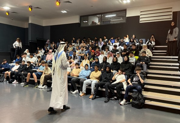 An expert from the Ministry of Awqaf and Islamic Affairs delivering a lecture at a school. 