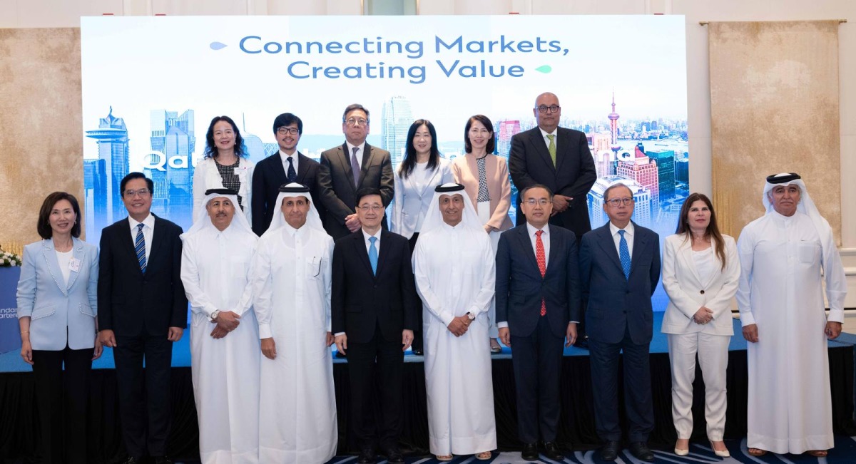 Chief Executive of HKSAR, H E John Lee; and Chairman of the HKTDC, Dr Peter Lam; along with other officials during the luncheon hosted by Standard Chartered.