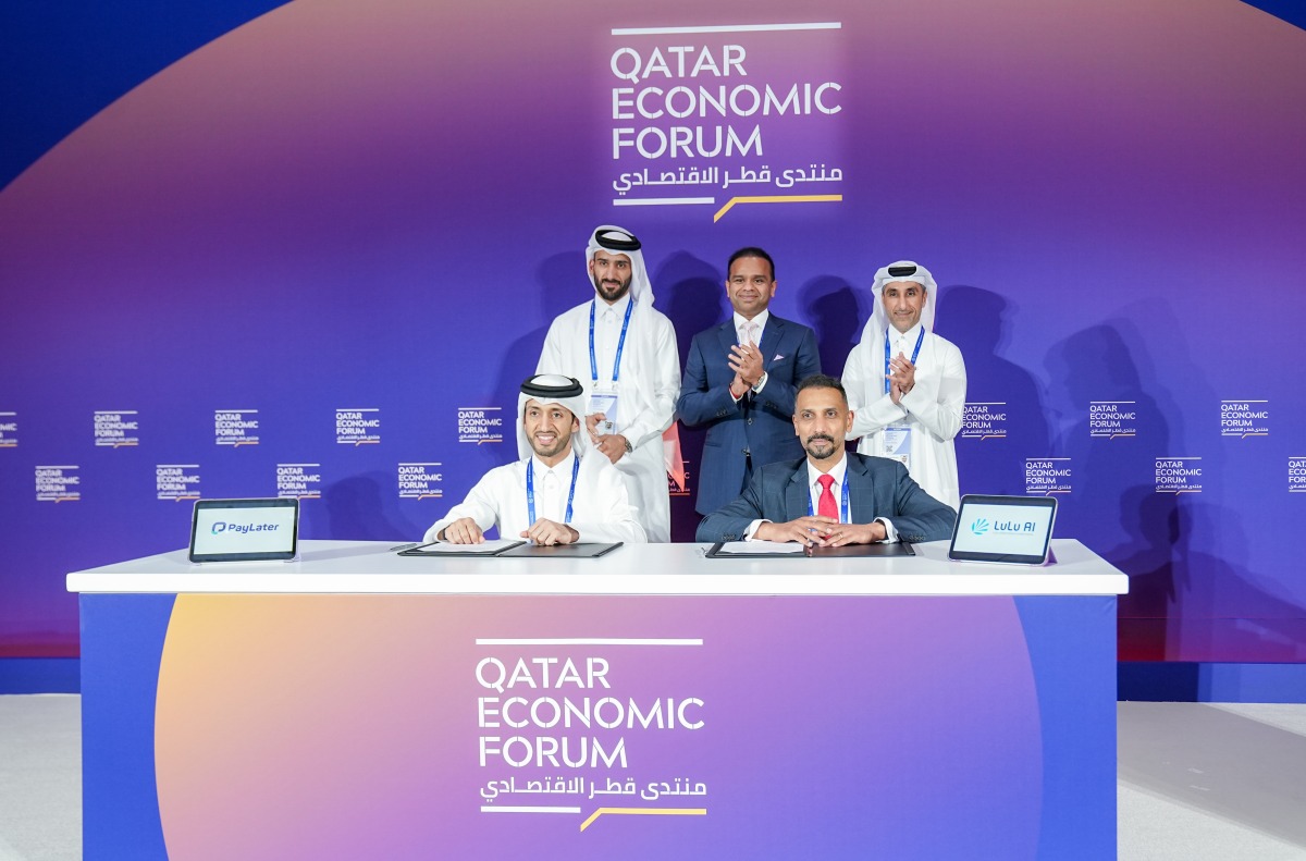 Adeeb Ahamed, MD of LuLu Financial Holdings; Jassim Al-Ansari, Chairman of PayLater; and COO Bassam Al-Ibrahim look on as LuLuFin VP – Business Transformation Joseph Cleetus and PayLater MD Mohammed Al-Delaimi sign the agreement formalising LuLu AI’s investment in PayLater.