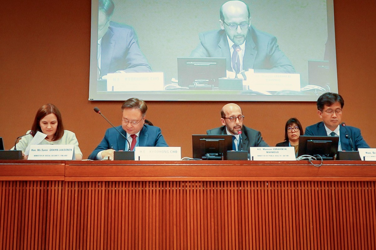 Minister of Public Health H E Mansoor bin Ebrahim Al Mahmoud (second right) addressing the event. 