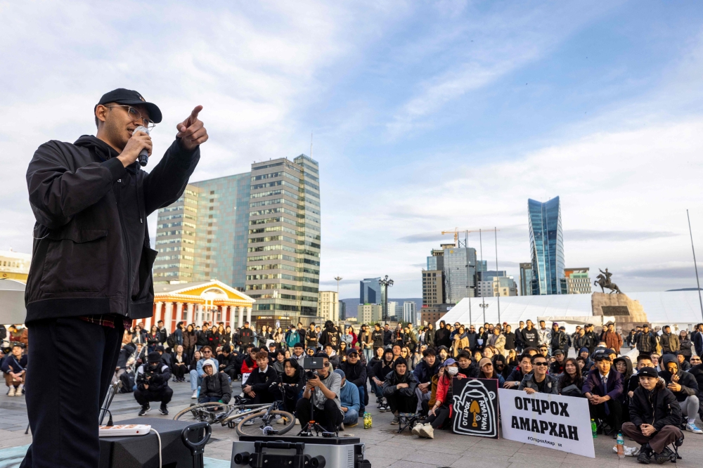 This photo taken on May 20, 2025 shows people gathering for a protest calling for the resignation of Prime Minister Luvsannamsrain Oyun-Erdene over alleged economic mismanagement and corruption involving his family, at Sukhbaatar Square in Ulaanbaatar, the capital of Mongolia. (Photo by Byambasuren Byamba-Ochir / AFP)
