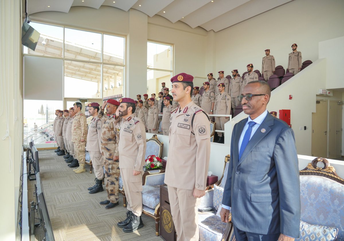 Amiri Guard Commander Lieutenant General Staff Hazza bin Khalil Al Shahwani; Djibouti’s Republican Guard Commander Colonel Mohamed Djama Doualeh; and other officials during the graduation ceremony. 