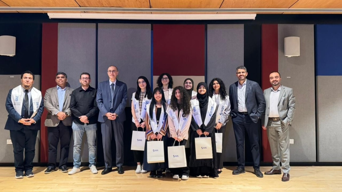 Officials and participants at the event. 