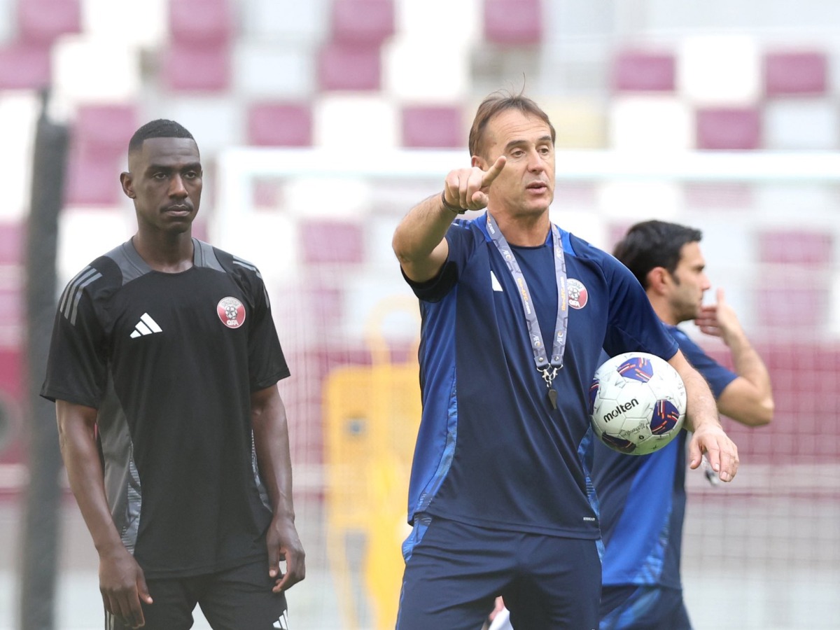 Qatar coach Julen Lopetegui (right) with Almoez Ali during a training session yesterday.