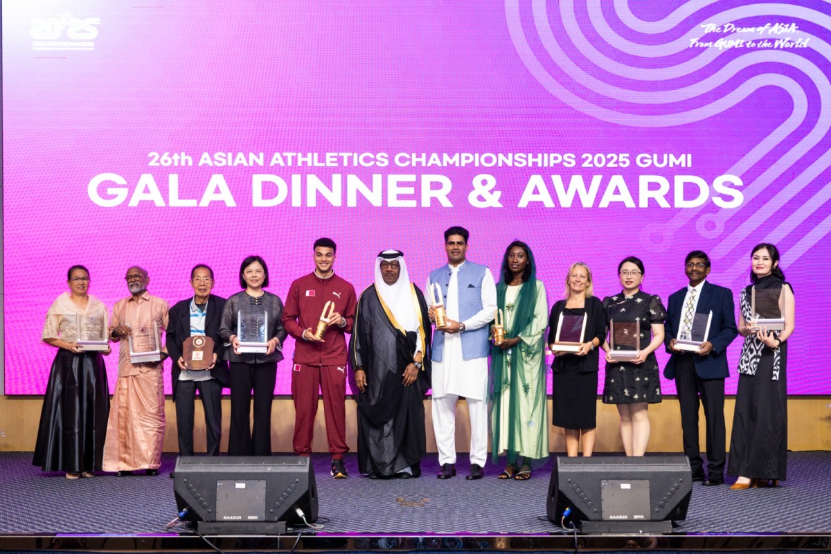 Asian Athletics Association President Dahlan Jumaan Al-Hamad (centre) with Best U20 Athlete Seifeldin Heneida Abdesalam of Qatar, Best U20 Athlete of Asia Arshad Nadeem of Pakistan and other award winners.