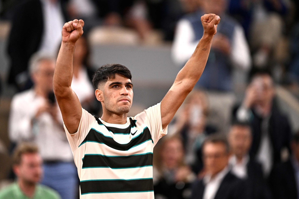 Spain's Carlos Alcaraz celebrates after winning against Hungary's Fabian Marozsan at the end of their men's singles match on day 4 of the French Open tennis tournament on Court Philippe-Chatrier at the Roland-Garros Complex in Paris on May 28, 2025. (Photo by JULIEN DE ROSA / AFP)