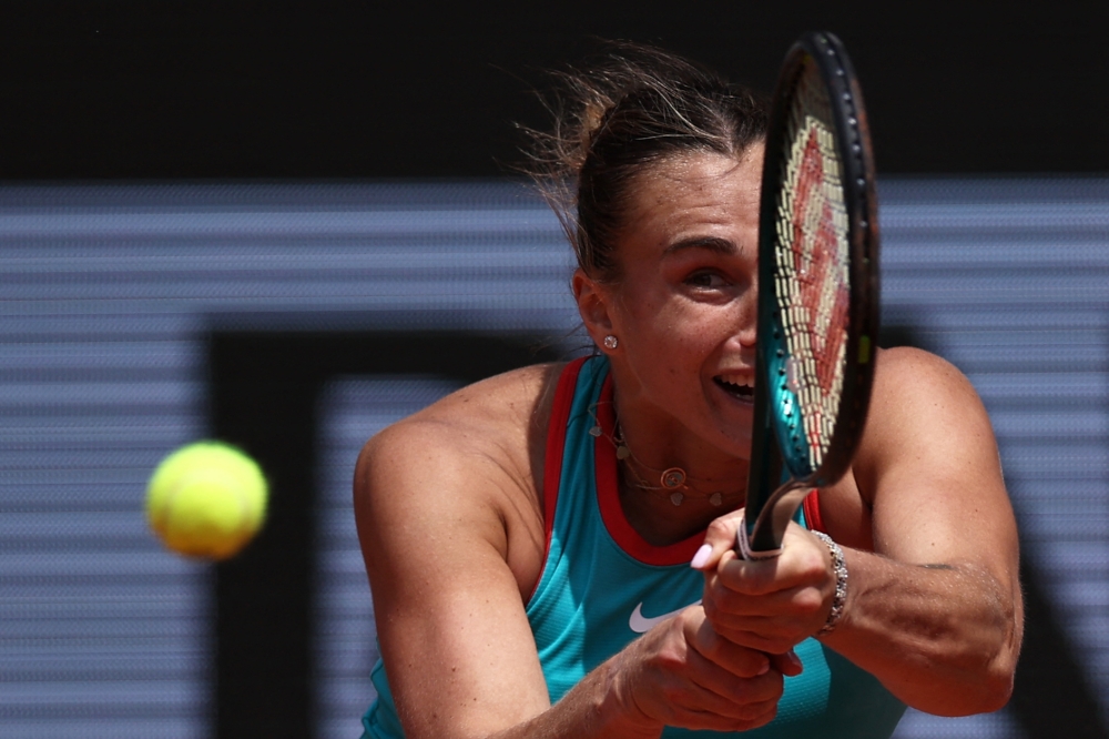 Belarus' Aryna Sabalenka plays a backhand return to China's Zheng Qinwen during their quarter-final women's singles match on day 10 of the French Open tennis tournament on Court Philippe-Chatrier at the Roland-Garros Complex in Paris on June 3, 2025. (Photo by Anne-Christine Poujoulat / AFP)