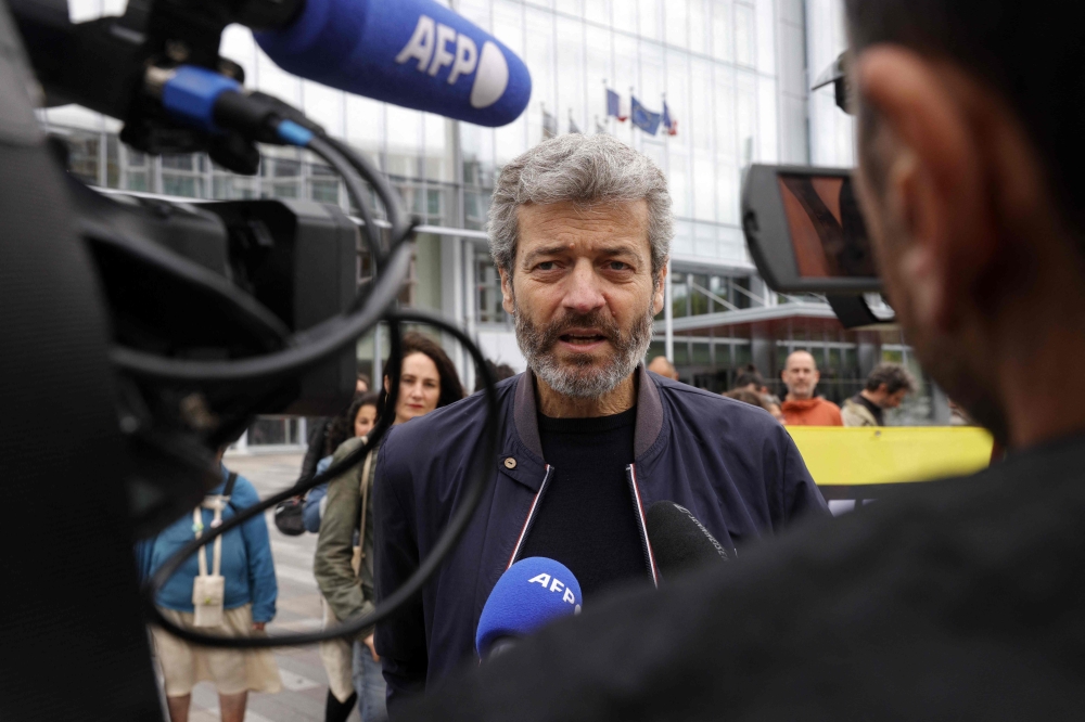 Jean-François Julliard, director general of Greenpeace France, talks to the press on the sidelines a rally to show support for two Greenpeace members facing a judge for their arraignment at the Paris courthouse, on June 5, 2025. (Photo by Geoffroy Van Der Hasselt / AFP)
