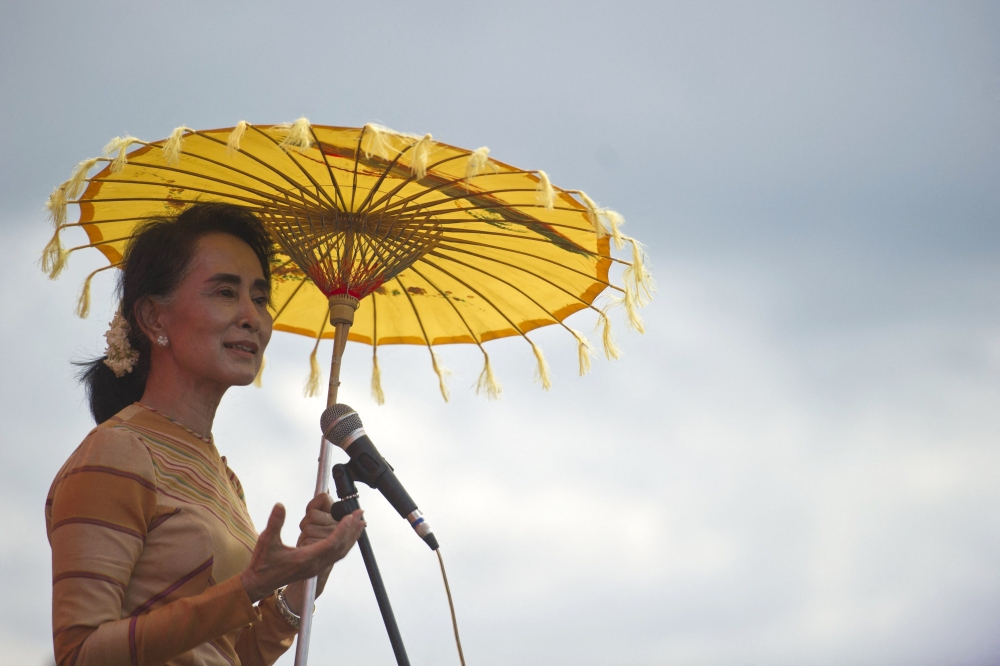 File: National League for Democracy chairperson Aung San Suu Kyi delivers a speech during a voter education campaign in Hsiseng township in Shan State on September 5, 2015. (Photo by Ye Aung Thu / AFP)