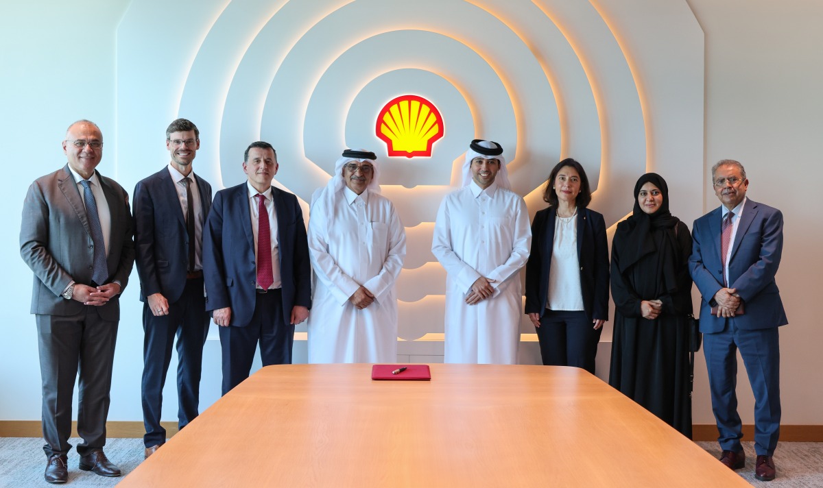 Qatar Shell and QASR Technologies officials at the signing ceremony.