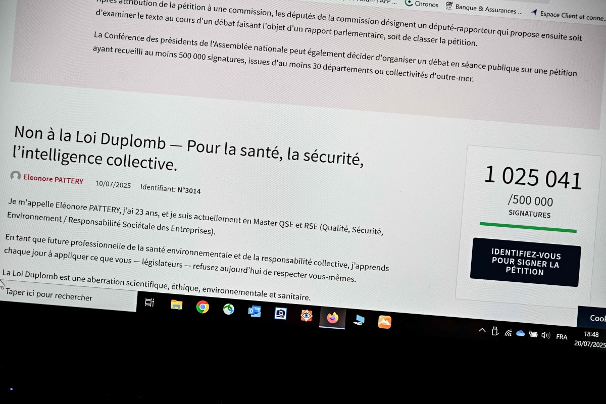 This photograph taken on July 20, 2025 in Le Perreux-sur-Marne, shows a computer screen displaying the French National Assembly's website indicating the number of citizens who signed the petition against the Duplomb law, which surpassed today one million signatures. (Photo by BERTRAND GUAY / AFP)
