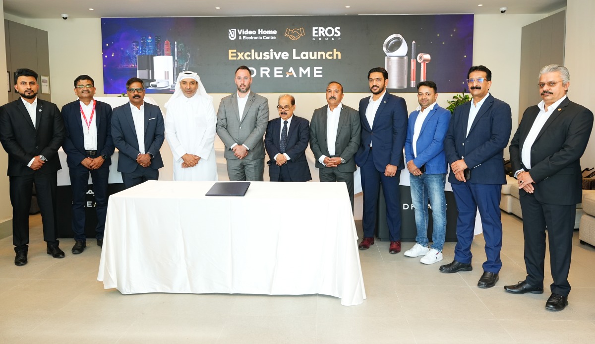 Jumbo Electronics and Eros Group officials at the signing ceremony.