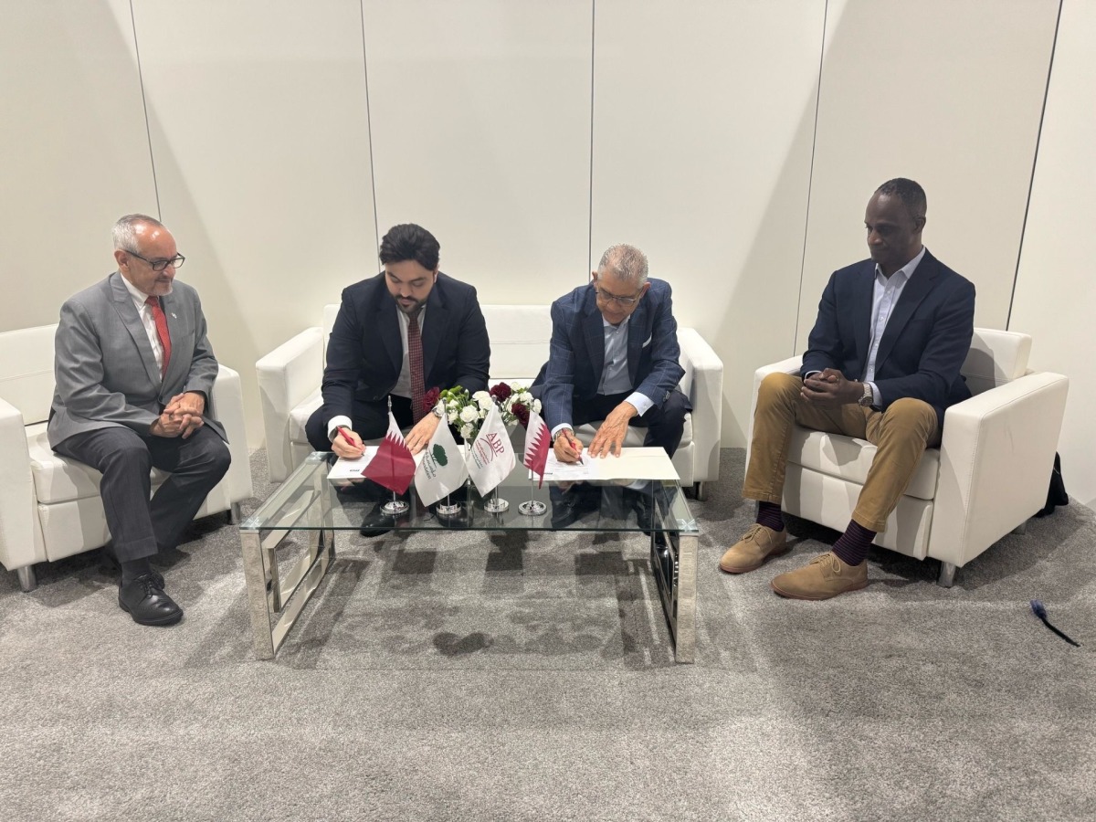 Officials sign an agreement in the presence of Higher Education President at Qatar Foundation, Dr. Francisco Marmolejo and the former US Ambassador to Qatar Timmy Davis during the NAFSA Conference held in May 2025.