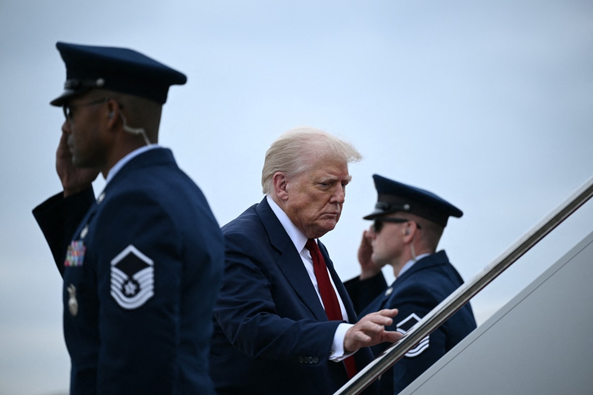 US President Donald Trump boards Air Force One at Joint Base Andrews, Maryland, on August 1, 2025. Trump is travelling to New Jersey to spend the weekend at his Bedminster residence. (Photo by Brendan SMIALOWSKI / AFP)
