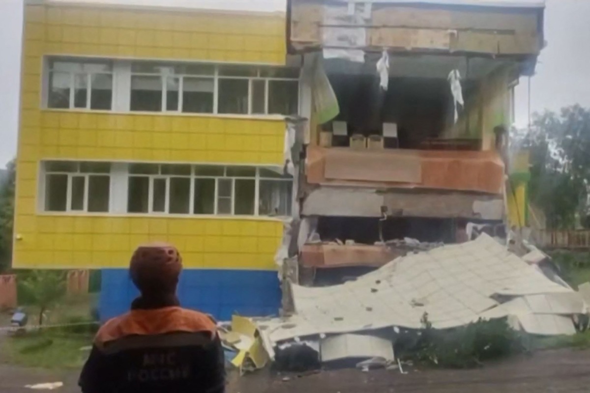 This frame grab taken from video released by the Russian Ministry of Emergency Situations taken and released on July 30, 2025 shows rescuers inspecting a damaged kindergarten building in Russia's Kamchatka region after an 8.8 magnitude earthquake struck off Russia's far east coast. Photo by RUSSIAN MINISTRY OF EMERGENCY SITUATIONS / AFP.