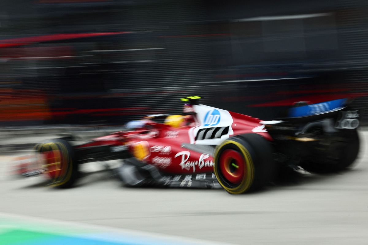 Ferrari' British driver Lewis Hamilton stops at the pits during the Formula One Hungarian Grand Prix at the Hungaroring circuit in Mogyorod near Budapest, Hungary, on August 3, 2025. (Photo by ANNA SZILAGYI / POOL / AFP)
