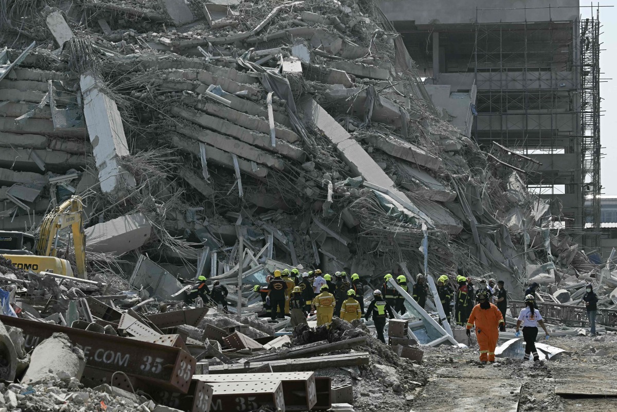 File photo of rescue teams at a construction site where a building collapsed in Bangkok on March 28, 2025, after an earthquake. Photo by Lillian Suwanrumpha / AFP

