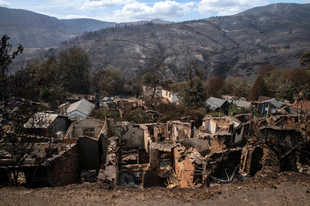 A general view of San Vicente de Leira, in the Spanish northwestern province of Ourense is seen after a wildfire on August 19, 2025. (Photo by Miguel Riopa / AFP)
 