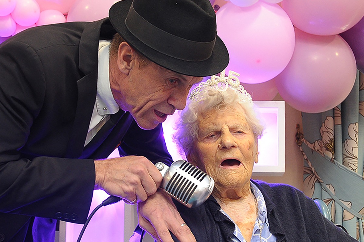 A handout photograph released by Hallmark Care Homes and taken on August 21, 2024, shows Ethel Caterham celebrating her 115th birthday in Lightwater, south west of London. Photo by george archer / Hallmark Care Homes / AFP