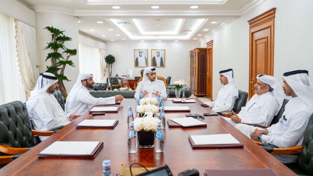 Ministry of Justice officials with some of the newly licensed real estate brokers.