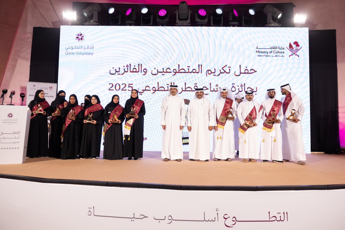 Minister of Culture H E Sheikh Abdulrahman bin Hamad Al Thani honouring volunteers who made exceptional contributions to organising major cultural and national events. 