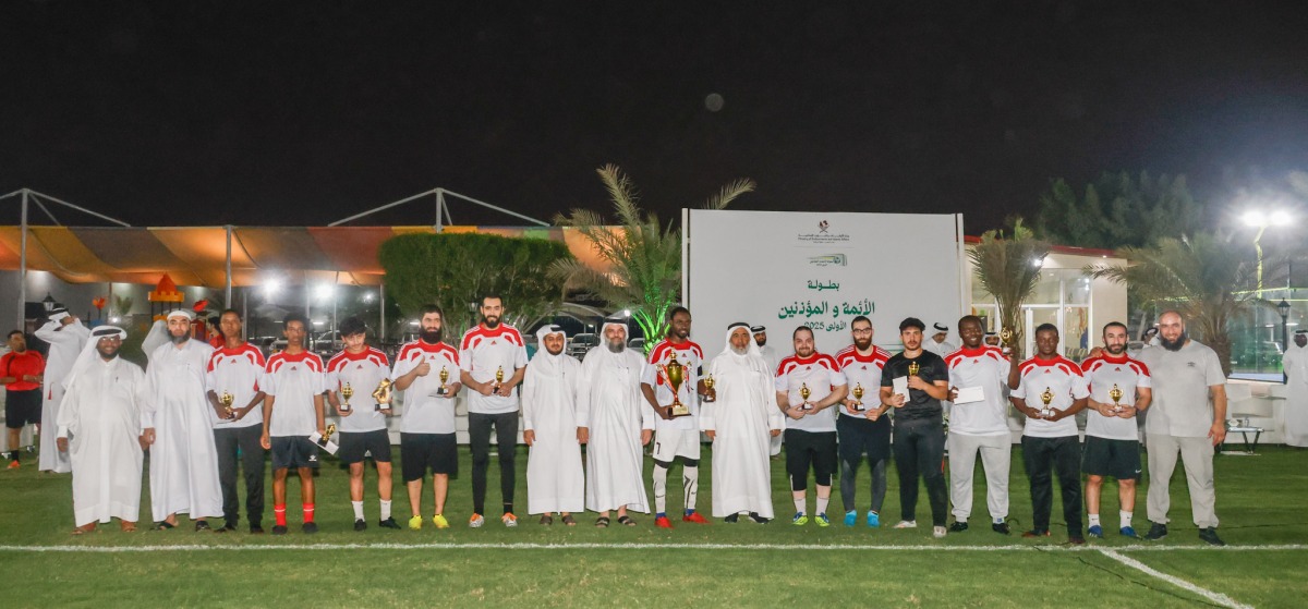 Minister of Awqaf and Islamic Affairs H E Ghanem bin Shaheen bin Ghanem Al Ghanim and Undersecretary of the Ministry H E Dr. Sheikh Khalid bin Mohammed bin Ghanem Al Thani honouring the players.