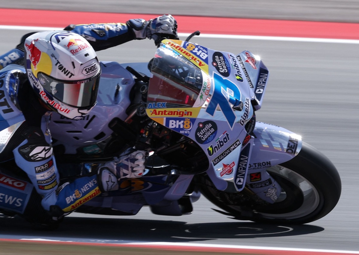 BK8 Gresini Racing MotoGP team's Spanish MotoGP rider Alex Marquez leads during the MotoGP Sprint Race of the Moto Grand Prix of Catalonia at the Circuit de Catalunya on September 6, 2024 in Montmelo on the outskirts of Barcelona. (Photo by Lluis GENE / AFP)