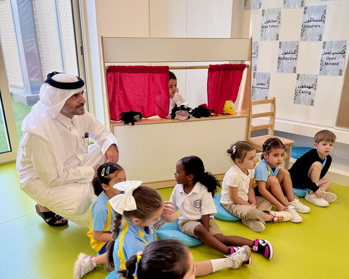 Assistant Undersecretary for Private Education Affairs at the Ministry of Education and Higher Education Omar Abdulaziz Al-Naama with some students during a visit.