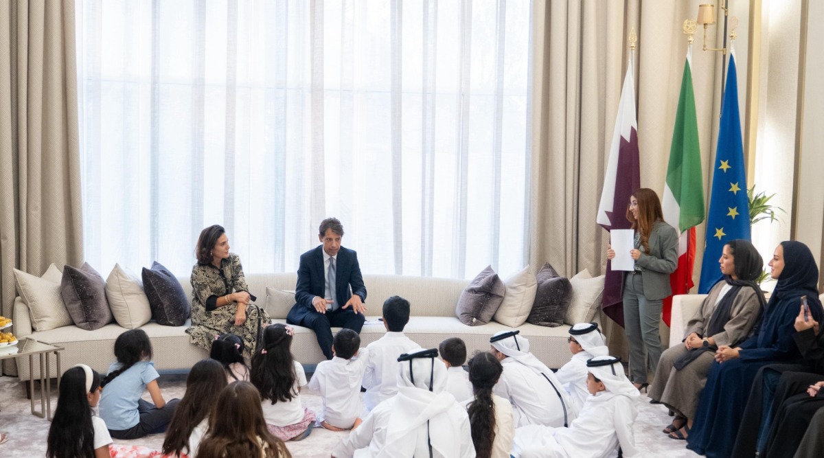 Italian Ambassador H E Paolo Toschi and Qatar Reads officials with the participating students.