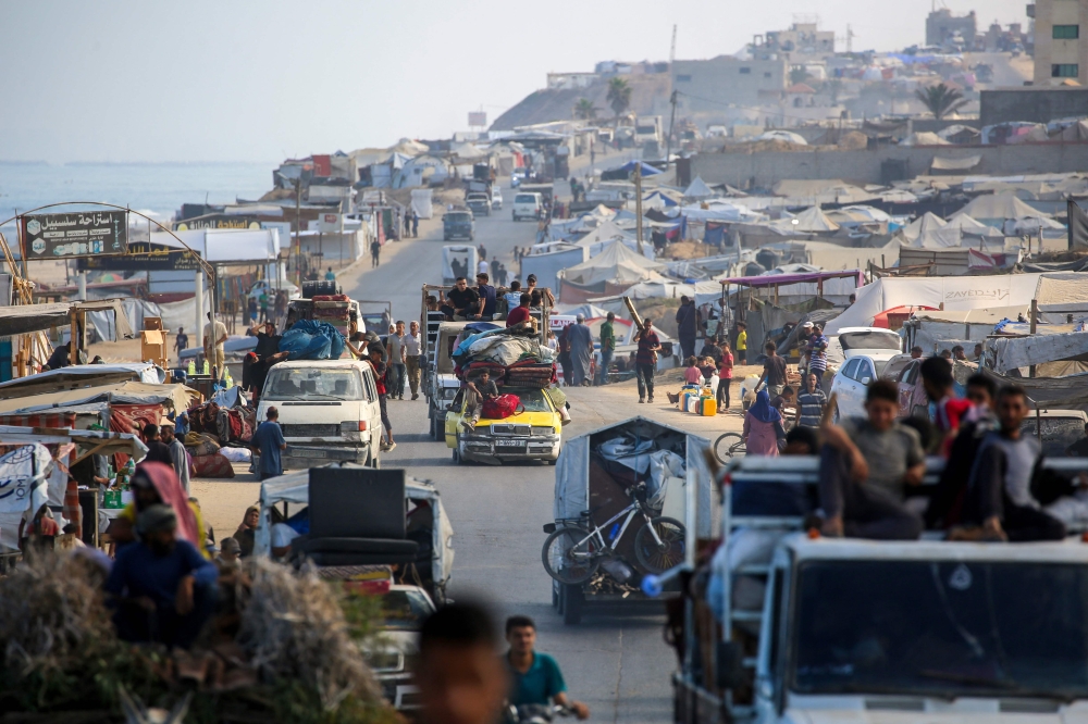 Palestinians transport their belongings as they evacuate Gaza City towards southern areas of the coastal Gaza Strip, on September 10, 2025. (Photo by Eyad Baba / AFP)